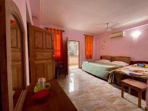 Imagen general del Thomas Ashwem x One Light Stays. Foto 3