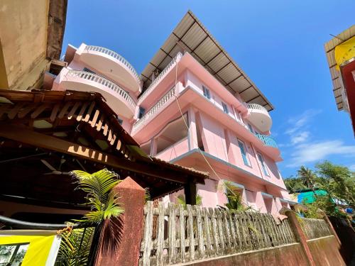 Imagen general del Thomas Ashwem x One Light Stays. Foto 12