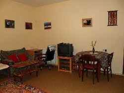 Imagen de los interiores del Three Jugs. Foto 10