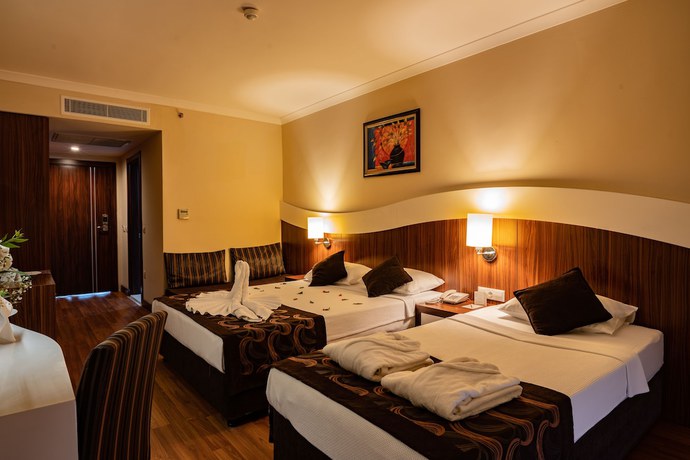 Imagen de la habitación del Throne Beach Resort And Spa. Foto 5