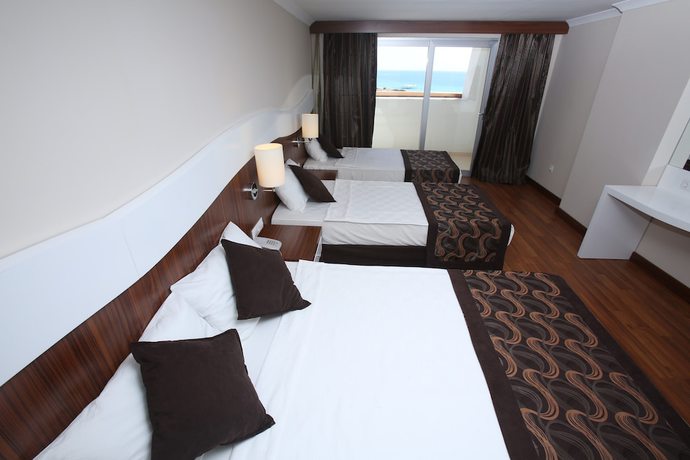 Imagen de la habitación del Throne Beach Resort And Spa. Foto 6