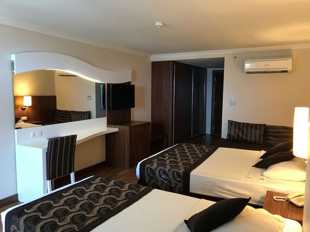 Imagen de la habitación del Throne Beach Resort And Spa. Foto 9