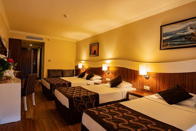 Imagen de la habitación del Throne Beach Resort And Spa. Foto 11