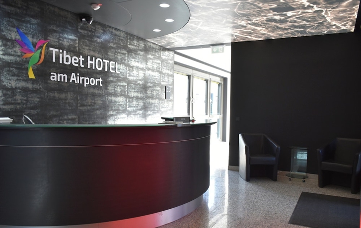 Imagen de los interiores del Tibet Hotel am Airport. Foto 14
