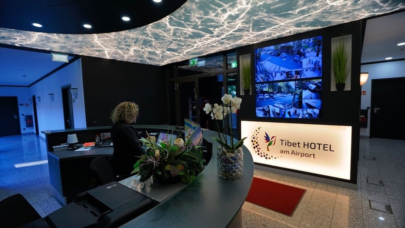 Imagen de los interiores del Tibet Hotel am Airport. Foto 16