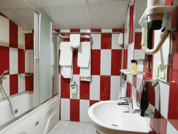 Imagen de la habitación del Timya Hotel. Foto 6