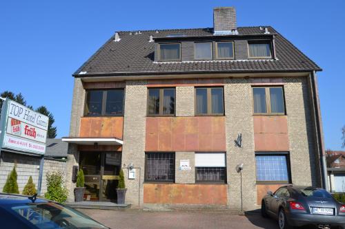 Imagen de los exteriores del Top Hotel Garni. Foto 14