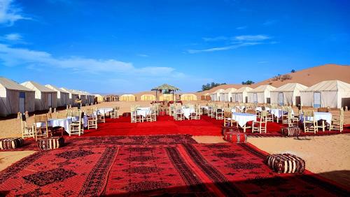 Imagen general del Touaregs Camp Erg Lihoudi. Foto 1