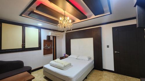 Imagen de la habitación del Toya Motel. Foto 9