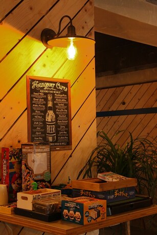 Imagen del bar/restaurante del Travel&book Hotel Hulatoncabin Takamatsu. Foto 2