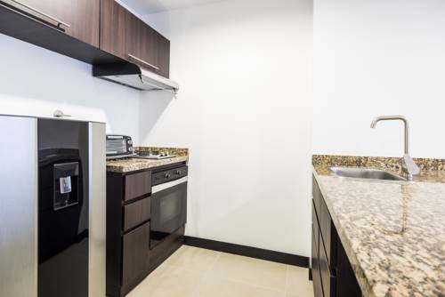 Imagen de la habitación del Travelers Rio Verde Living Suites. Foto 5