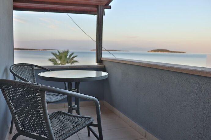 Imagen de la habitación del Trend &Ccedil;eşmealtı Hotel and Lounge. Foto 15