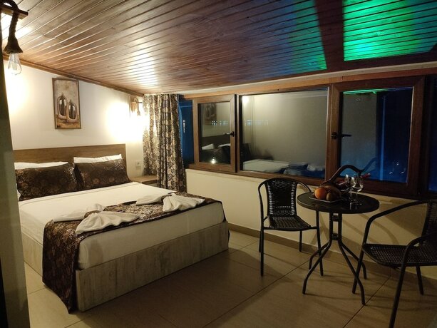 Imagen general del Trend &Ccedil;eşmealtı Hotel and Lounge. Foto 11