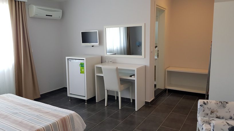 Imagen de la habitación del Troas Beach Hotel. Foto 17