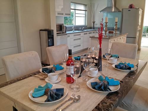 Imagen de la habitación del Tropicana Pool Villa. Foto 6