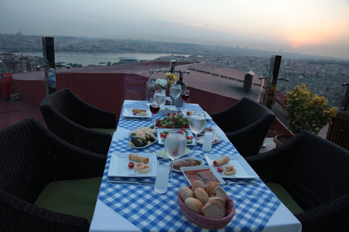 Imagen del bar/restaurante del Troya Hotel. Foto 4