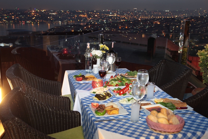 Imagen del bar/restaurante del Troya Hotel. Foto 6