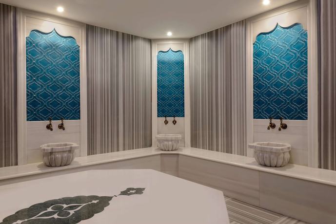 Imagen de la piscina del Tryp By Wyndham Istanbul Atasehir. Foto 20