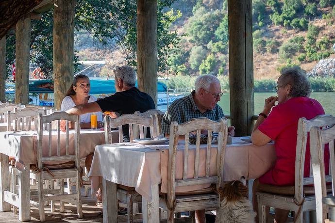 Imagen del bar/restaurante del Turay Hotel. Foto 9