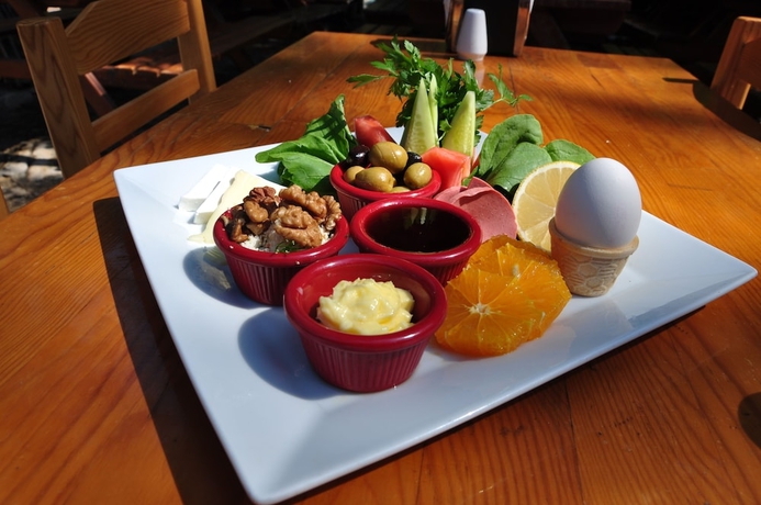 Imagen del bar/restaurante del Turkmen Tree Houses. Foto 4