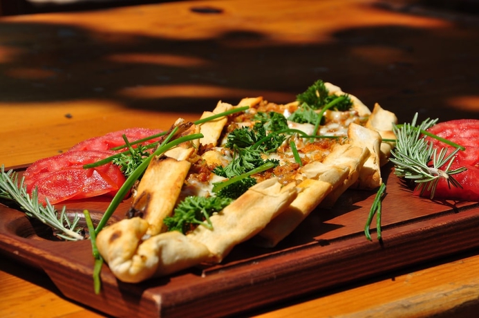 Imagen del bar/restaurante del Turkmen Tree Houses. Foto 5