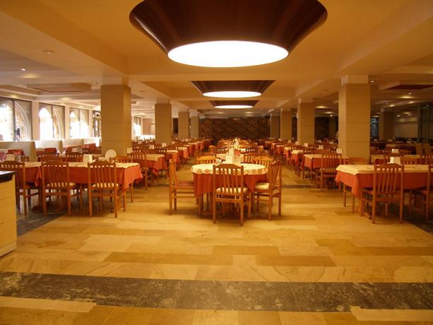 Imagen del bar/restaurante del Turunc Beach Resort. Foto 2