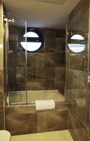 Imagen de la habitación del Tuzla Town Hotel. Foto 6