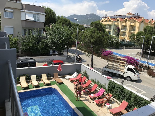 Imagen de la piscina del Twenty One Hotel. Foto 20