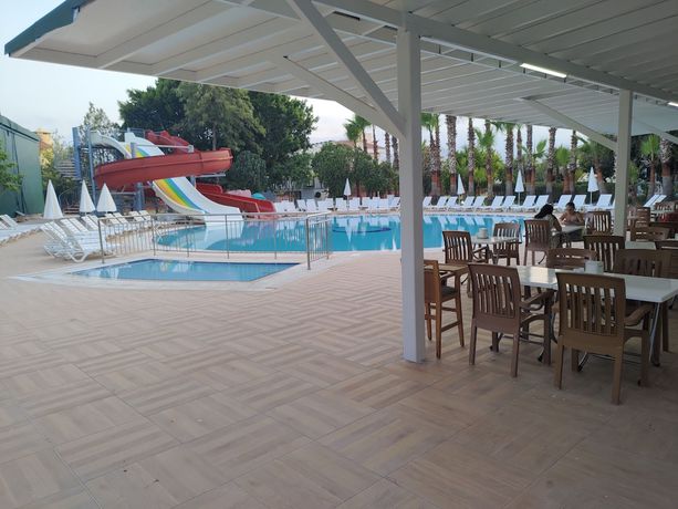 Imagen del bar/restaurante del UK Hotels Kiriş. Foto 2