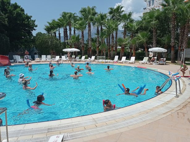 Imagen de la piscina del UK Hotels Kiriş. Foto 14