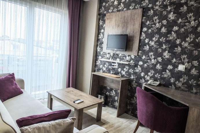 Imagen de los interiores del Udi Hotel. Foto 10