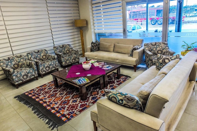 Imagen de los interiores del Udi Hotel. Foto 11