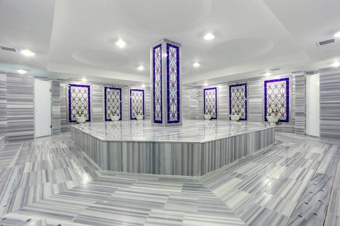 Imagen de los interiores del Ugurlu Thermal Resort and Spa. Foto 9