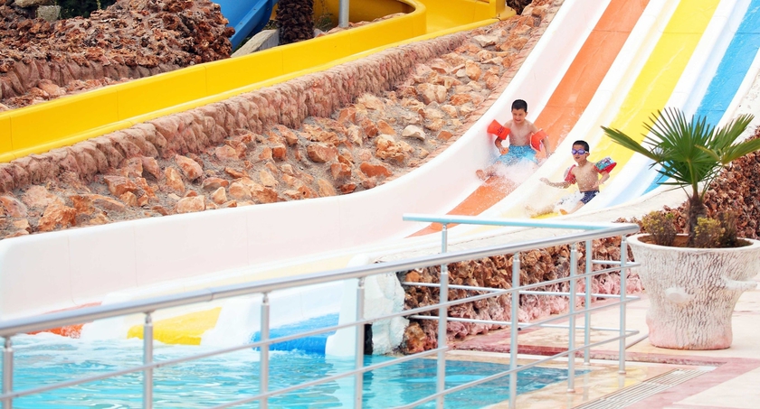 Imagen de la piscina del Ugurlu Thermal Resort and Spa. Foto 16