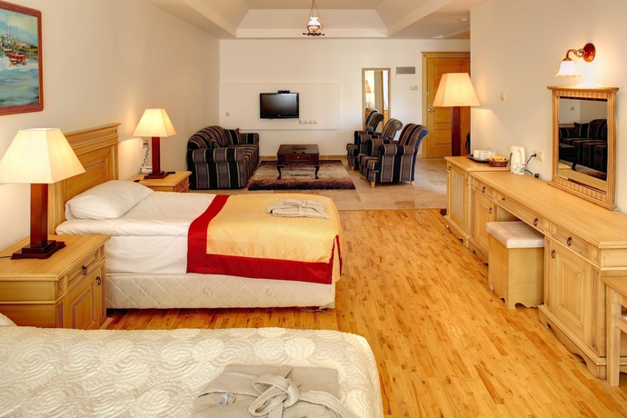 Imagen de los interiores del Ugurlu Thermal Resort and Spa. Foto 10