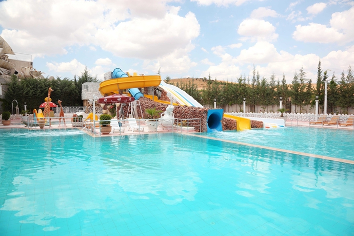 Imagen de la piscina del Ugurlu Thermal Resort and Spa. Foto 18