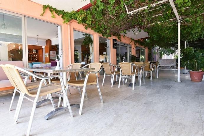 Imagen del bar/restaurante del Umit Hotel. Foto 4