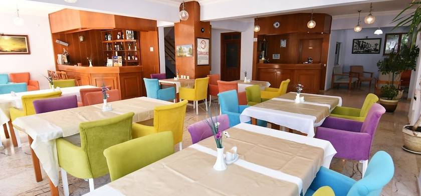 Imagen del bar/restaurante del Umit Hotel. Foto 5