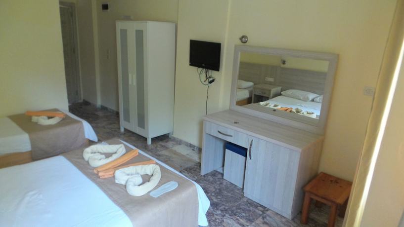 Imagen de la habitación del Unlu Hotel, &Ouml;l&uuml;deniz. Foto 5