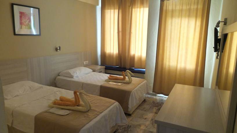Imagen de la habitación del Unlu Hotel, &Ouml;l&uuml;deniz. Foto 7
