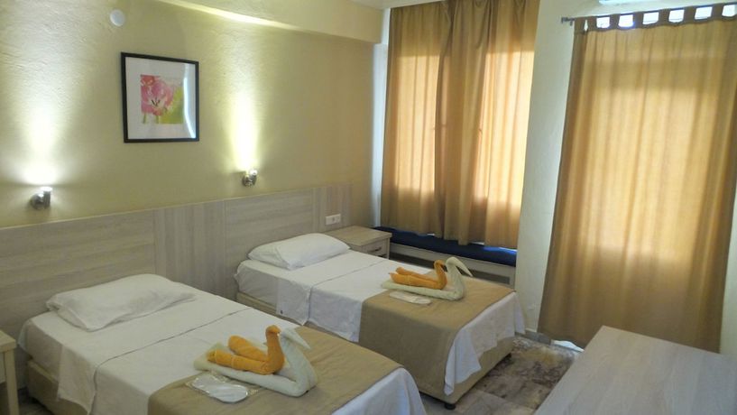 Imagen de la habitación del Unlu Hotel, &Ouml;l&uuml;deniz. Foto 9