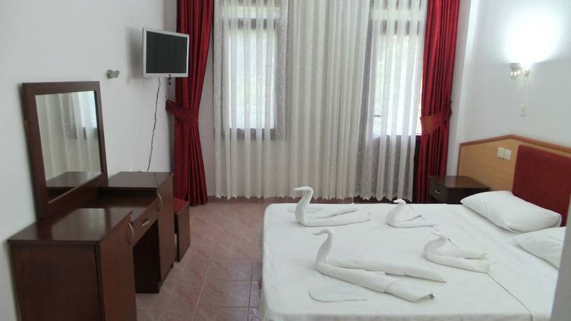 Imagen de la habitación del Unlu Hotel, &Ouml;l&uuml;deniz. Foto 12