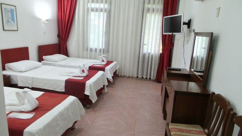 Imagen de la habitación del Unlu Hotel, &Ouml;l&uuml;deniz. Foto 13