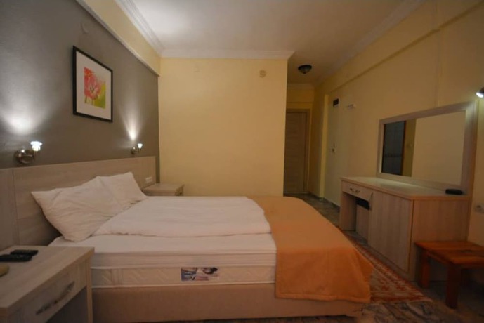 Imagen de la habitación del Unlu Hotel, &Ouml;l&uuml;deniz. Foto 16