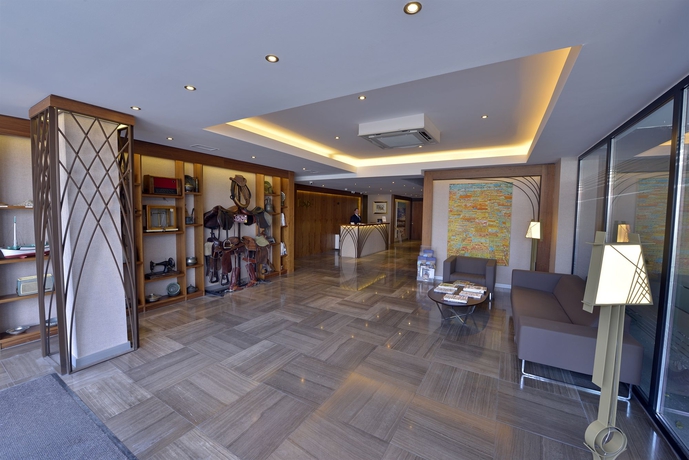Imagen de los interiores del Upsuites Hotel. Foto 7