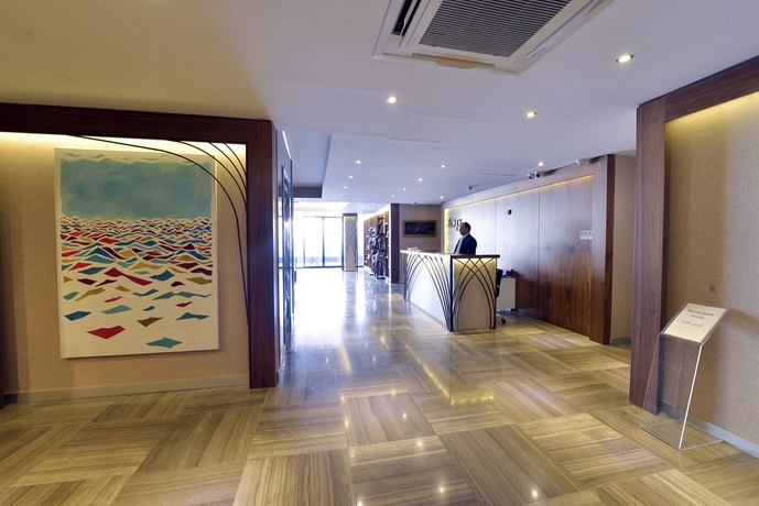 Imagen de los interiores del Upsuites Hotel. Foto 8
