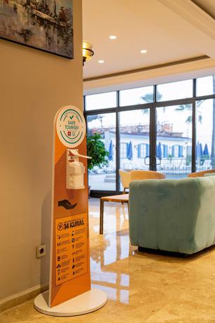 Imagen de los interiores del Uras Beach Hotel. Foto 16