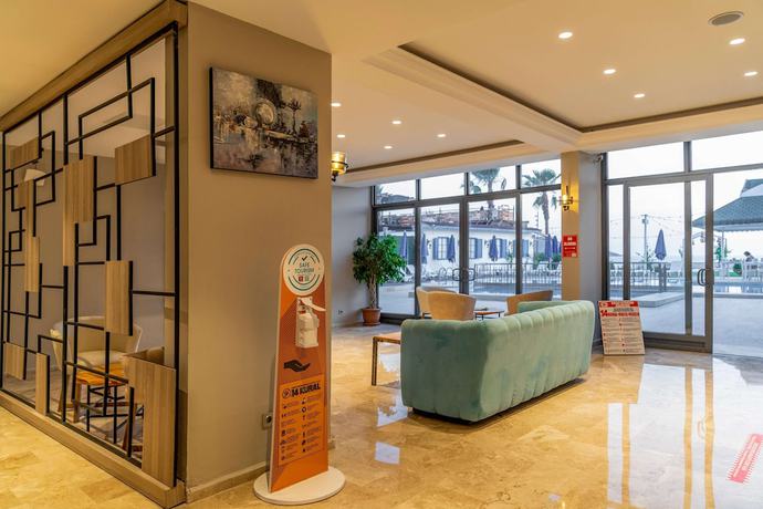 Imagen de los interiores del Uras Beach Hotel. Foto 19