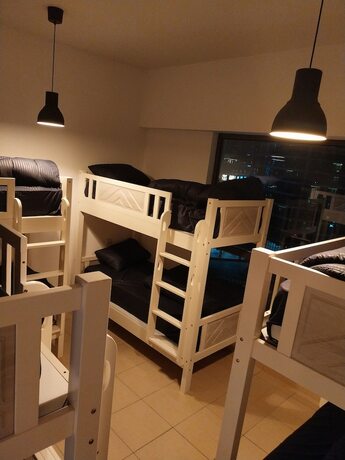 Imagen de la habitación del Urban Panda Hostel JBR Dubai. Foto 15