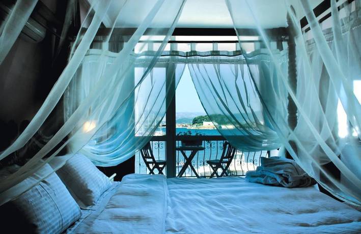 Imagen de la habitación del Urla Pera Hotel. Foto 6